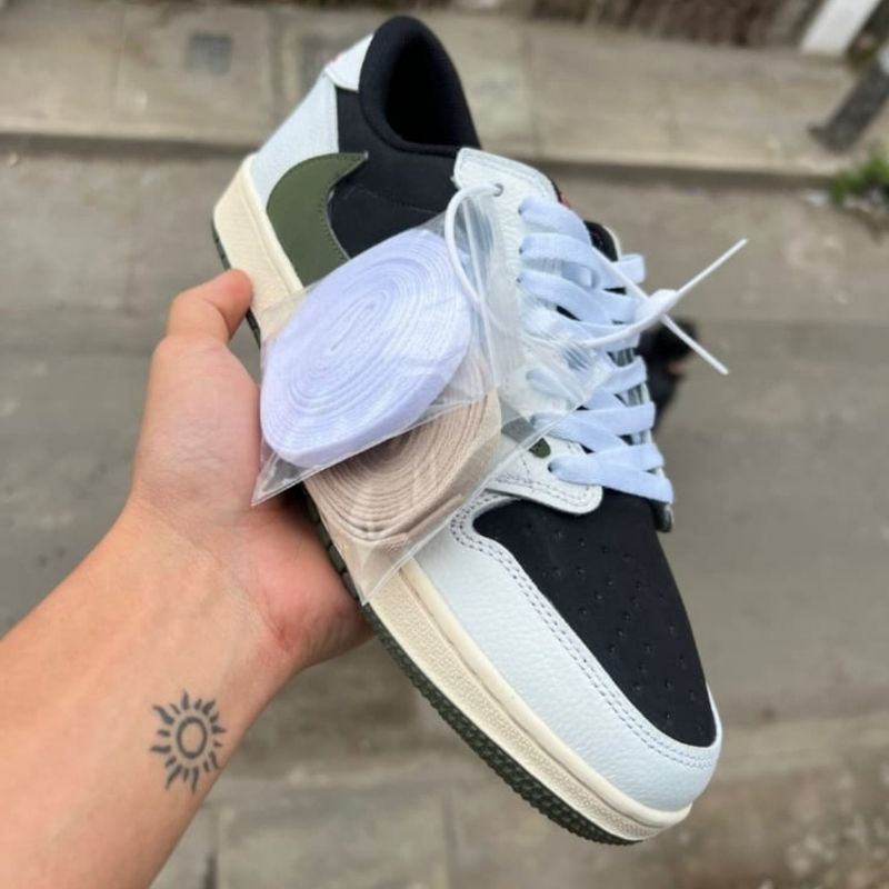 Nike TravIss Olive (Caja oficial)