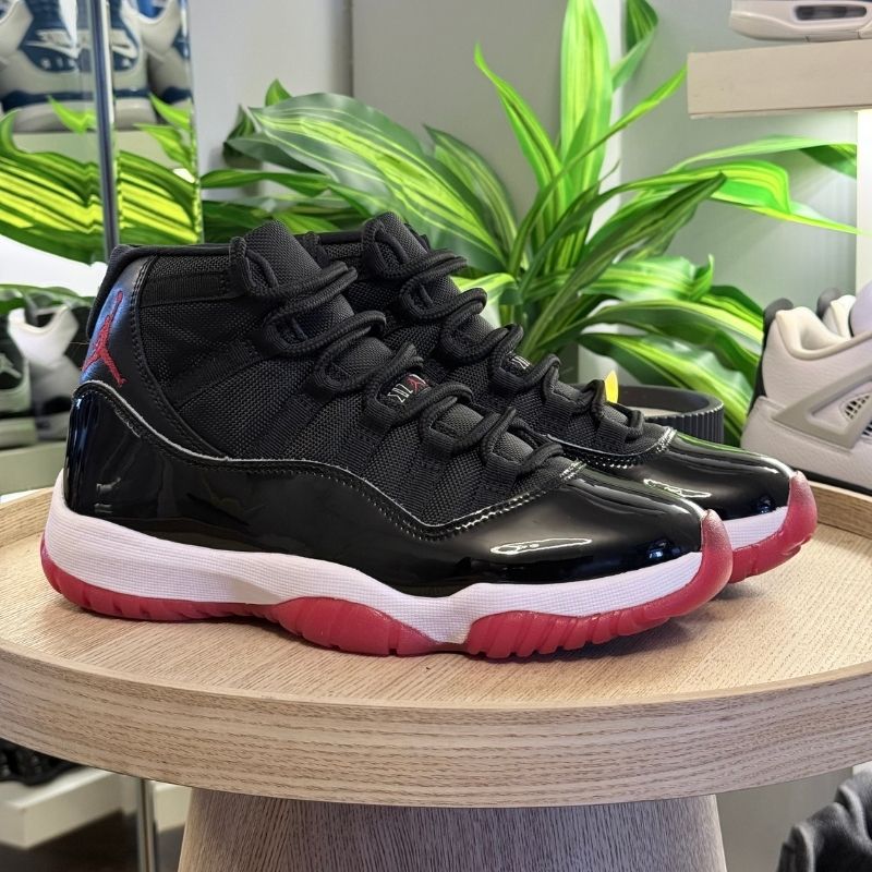 Jordan 11 retro bred