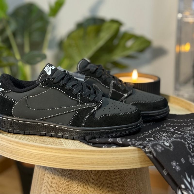 Jordan 1 x travis scott phantom